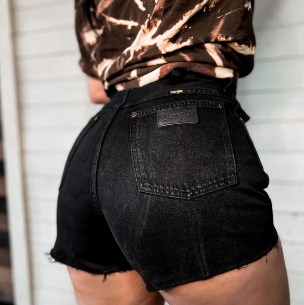 Wrangler shorts size 28